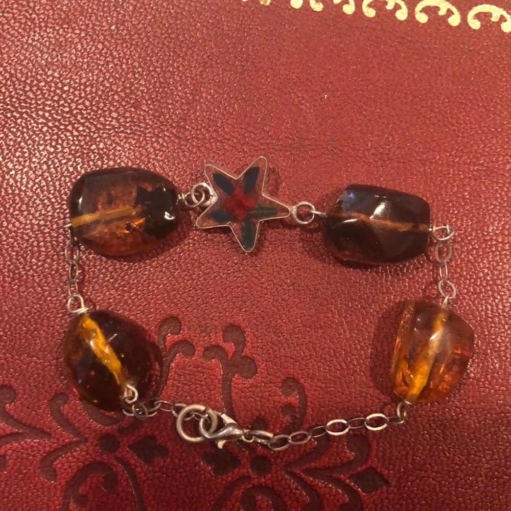 Amber and natural flower in star design.